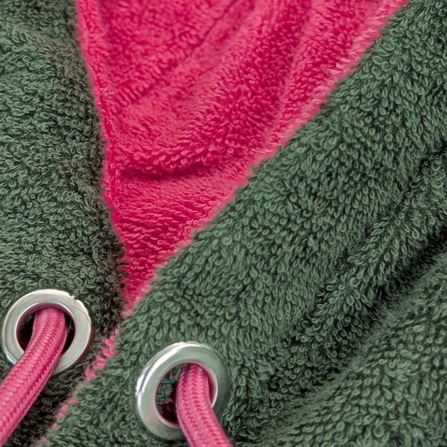 Poncho surf coton PASTEK KDC Surfwear – détail capuche contrastée